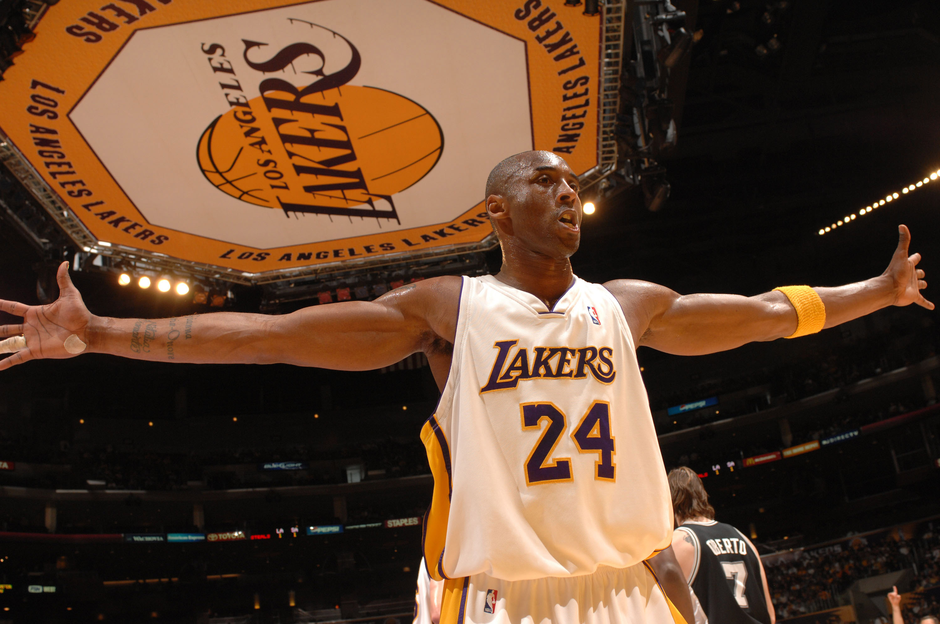 纪录背后是 纪录背后是